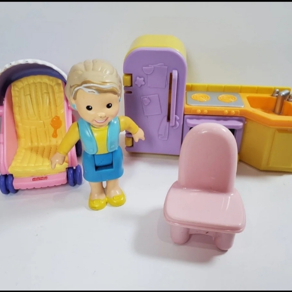 Fisher-Price loving family doll and furnature lot - Picture 3 of 7